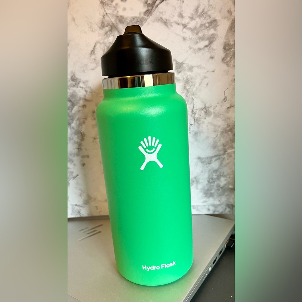 Hydroflask 32 oz wide mouth bottle with flex cap Spearmint